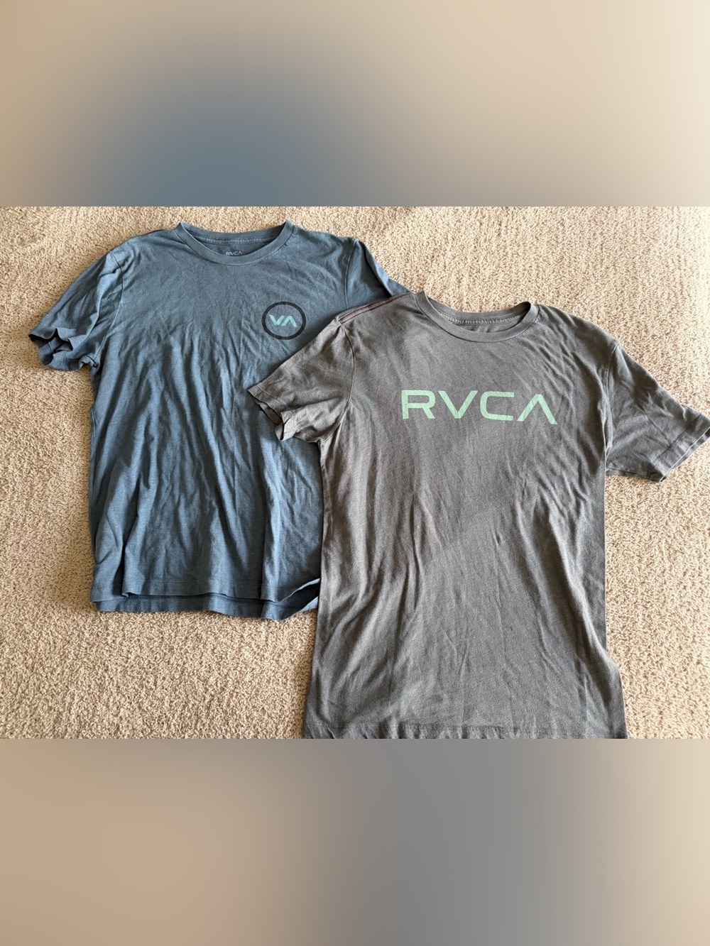 RVCA Men's Gray T-Shirt with Mint Logo — Short Sleeve Tee Duo Look